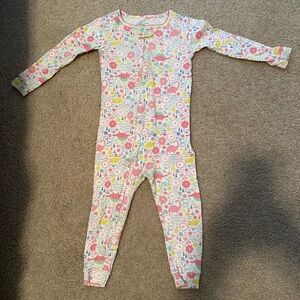 Carter’s Simple Joys. Light weight PJ’s size 24m